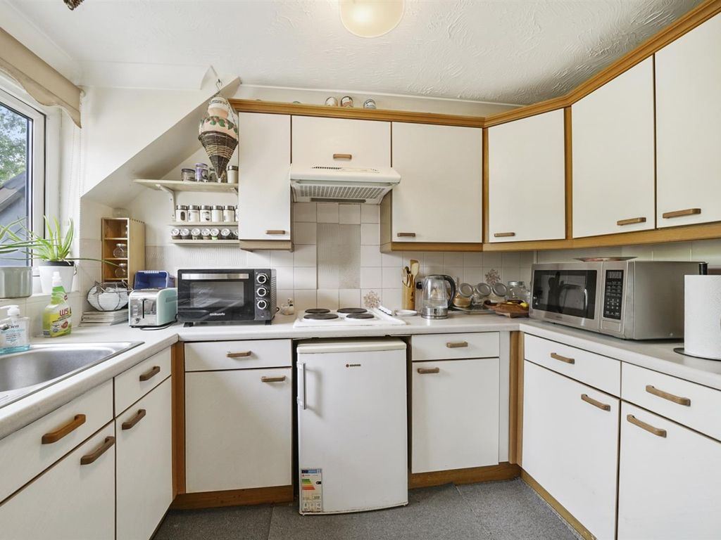 2 bed flat for sale in Watford Road, Wembley HA0, £210,000