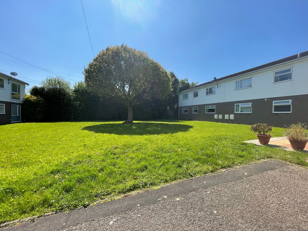 2 bed flat for sale in Blandon Way, Whitchurch, Cardiff CF14, £175,000