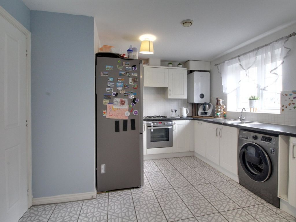 2 bed flat for sale in Woodland Walk, Aldershot, Hampshire GU12, £225,000