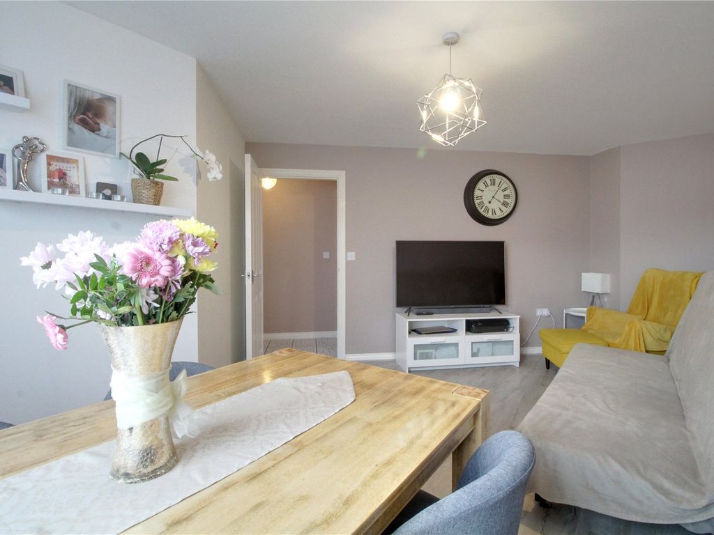 2 bed flat for sale in Woodland Walk, Aldershot, Hampshire GU12, £225,000