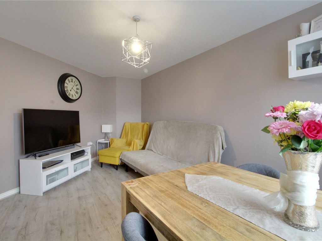 2 bed flat for sale in Woodland Walk, Aldershot, Hampshire GU12, £225,000