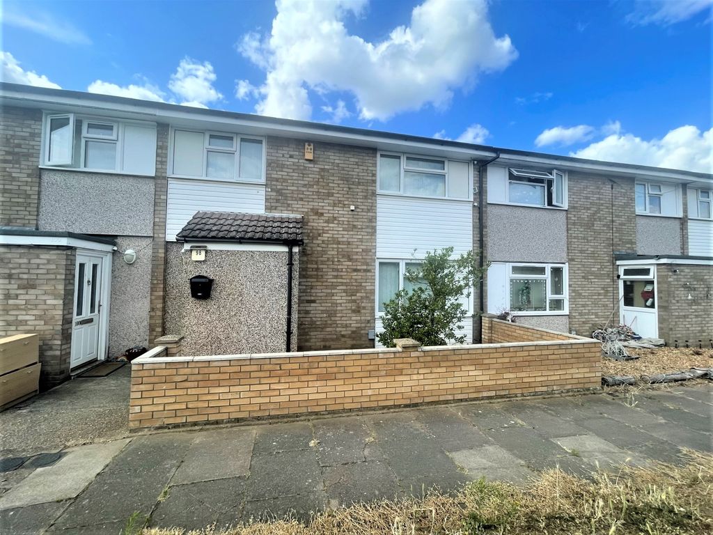 3 bed terraced house for sale in Winston Crescent, Biggleswade SG18, £275,000
