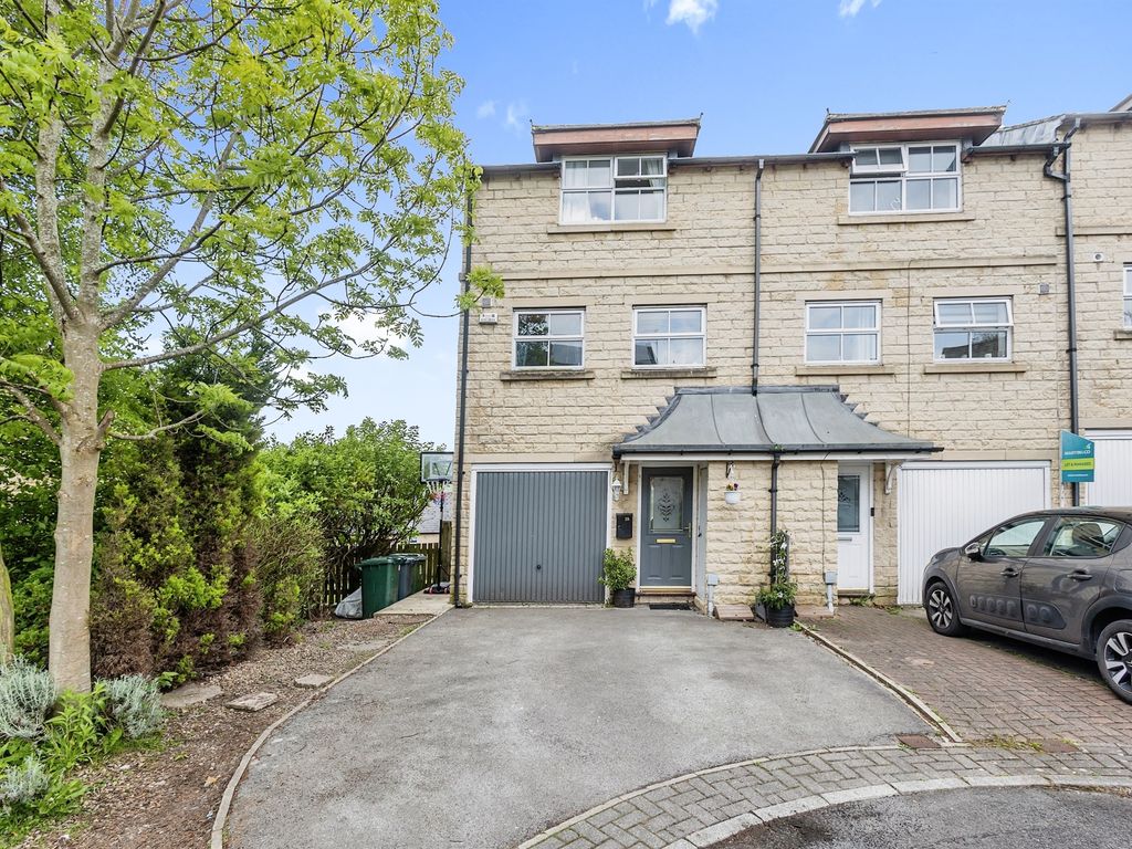 3 bed end terrace house for sale in Paslew Court, East Morton, Keighley BD20, £240,000