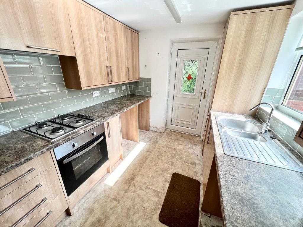 3 bed detached house for sale in Livingstone Road, Chapeltown, Sheffield S35, £235,000