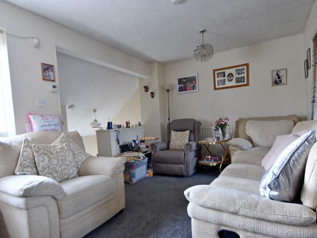 2 bed terraced house for sale in Beech Street, Bury BL9, £139,950