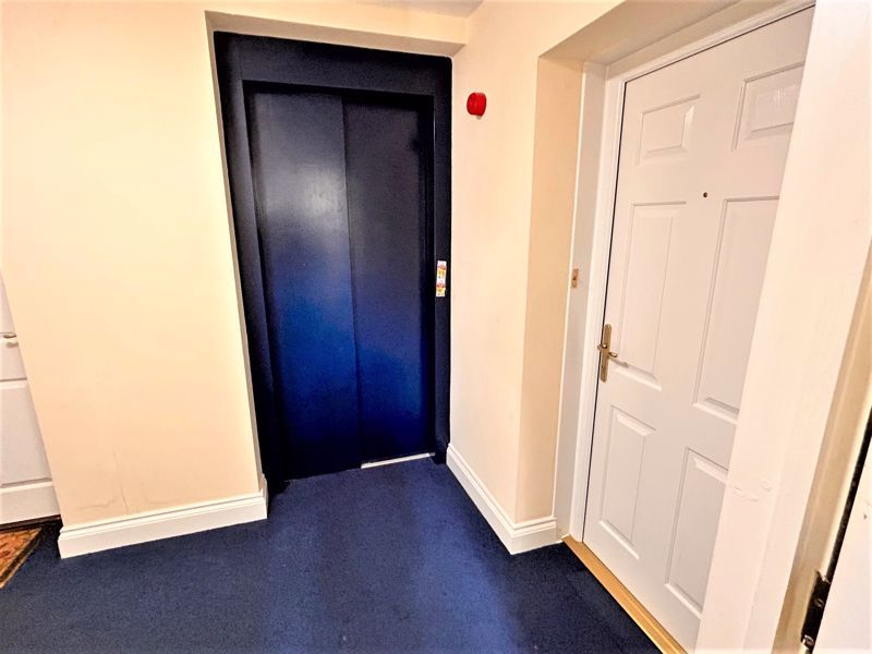 2 bed flat for sale in Birmingham Road, 152334 B72, £167,500