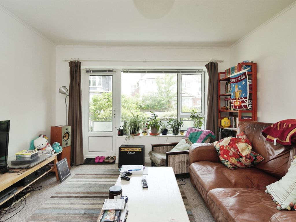 2 bed flat for sale in Windlesham Road, Brighton BN1, £270,000