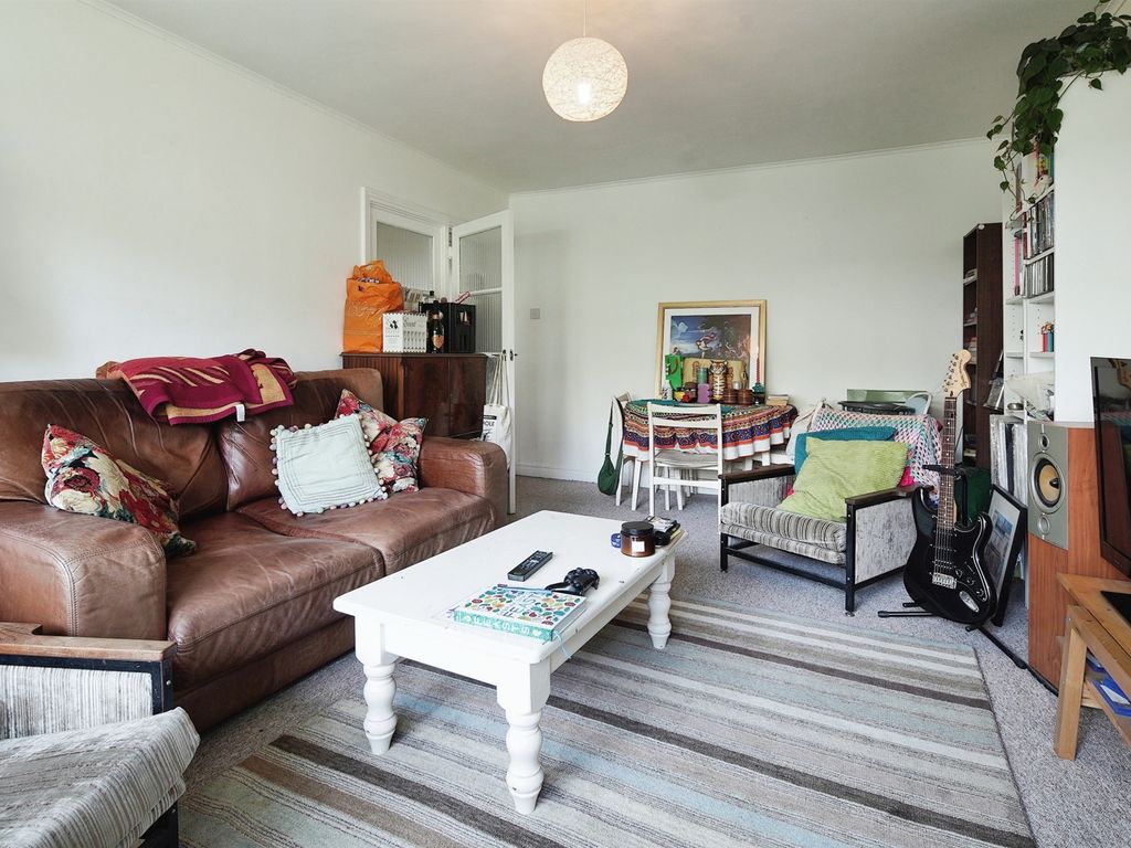 2 bed flat for sale in Windlesham Road, Brighton BN1, £270,000