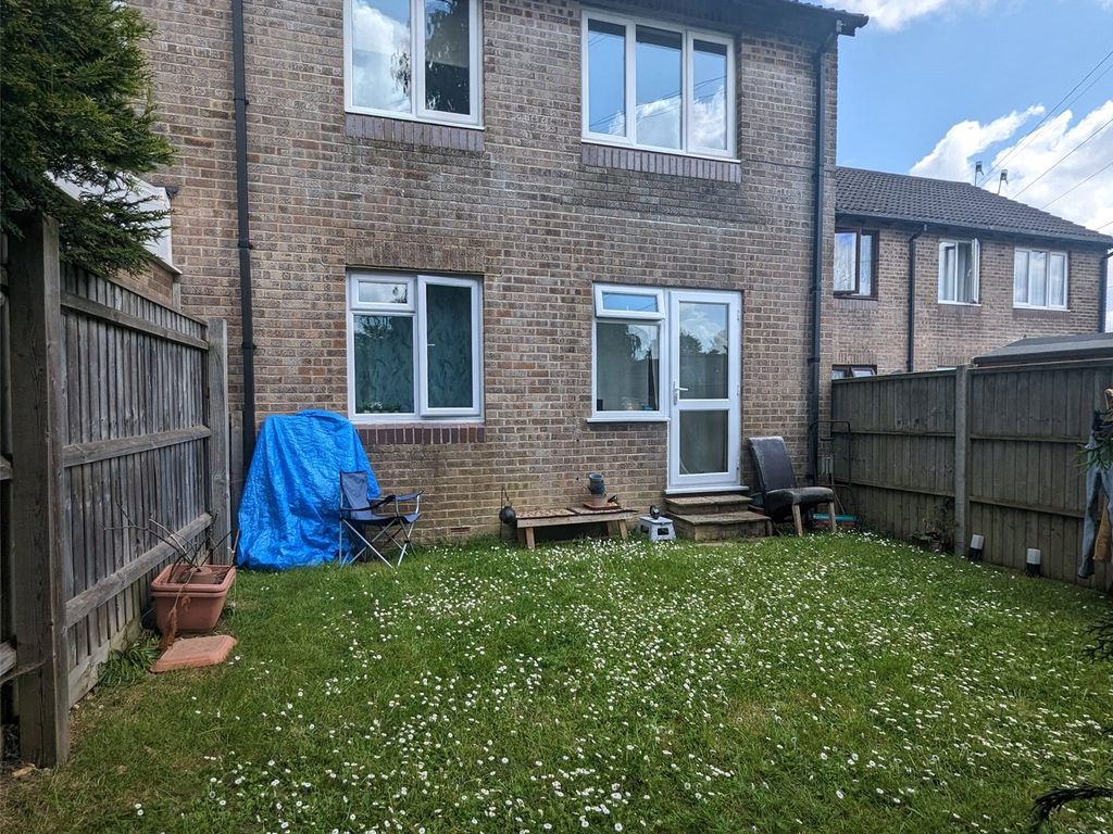 1 bed flat for sale in Rowan Drive, Poole BH17, £170,000