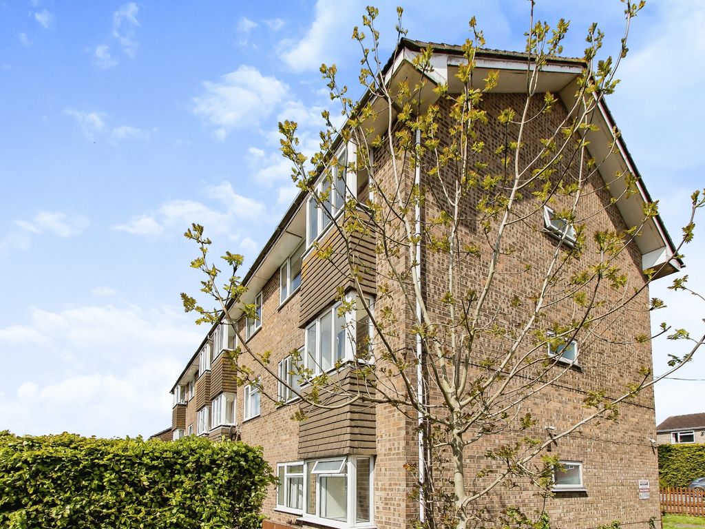 2 bed flat for sale in Bickley Court, Shaftesbury SP7, £120,000