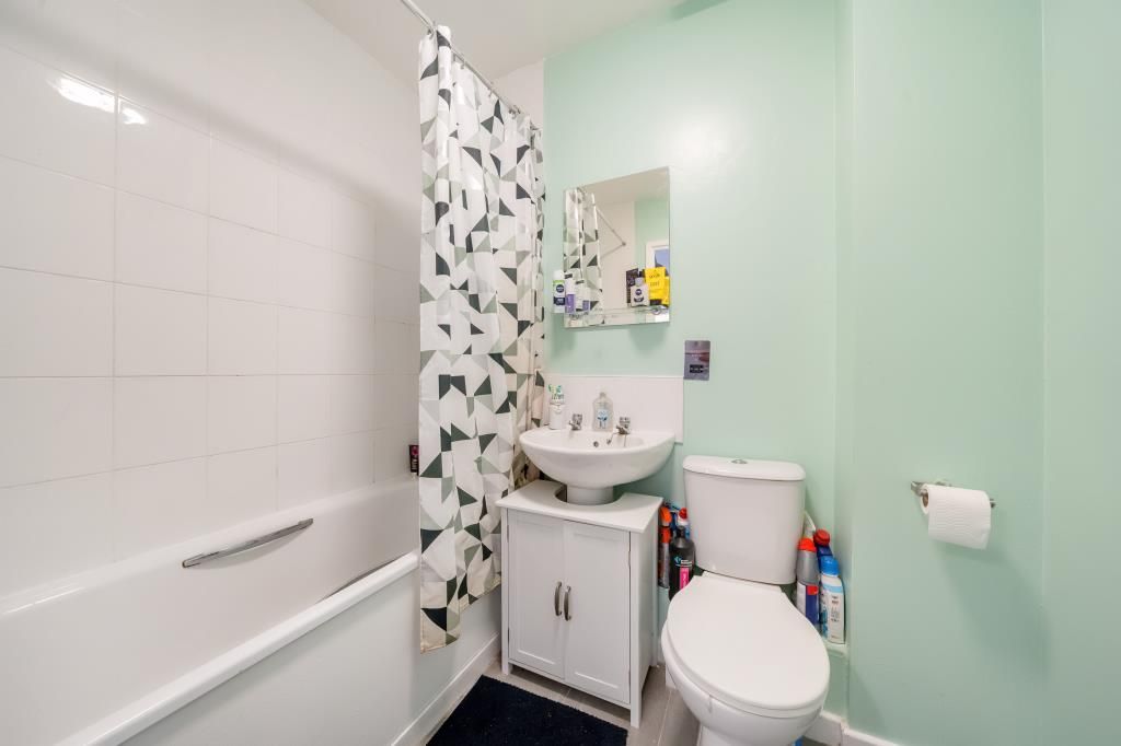 1 bed flat for sale in High Wycombe, Buckinghamshire HP13, £180,000