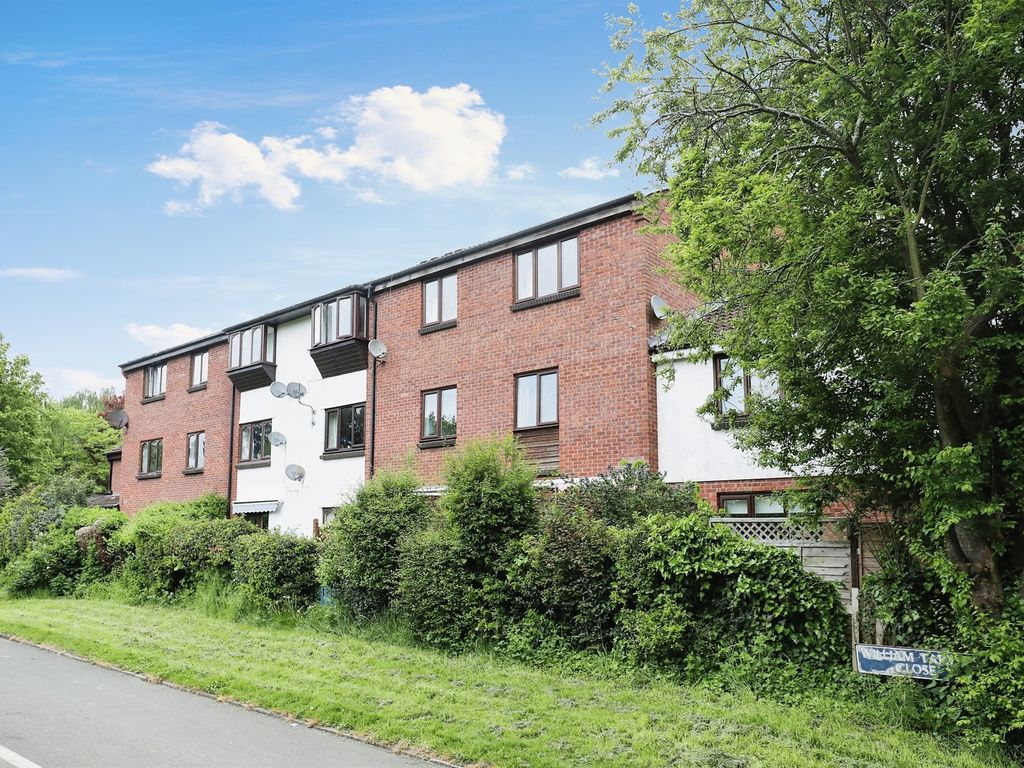 1 bed flat for sale in William Tarver Close, Warwick CV34, £140,000
