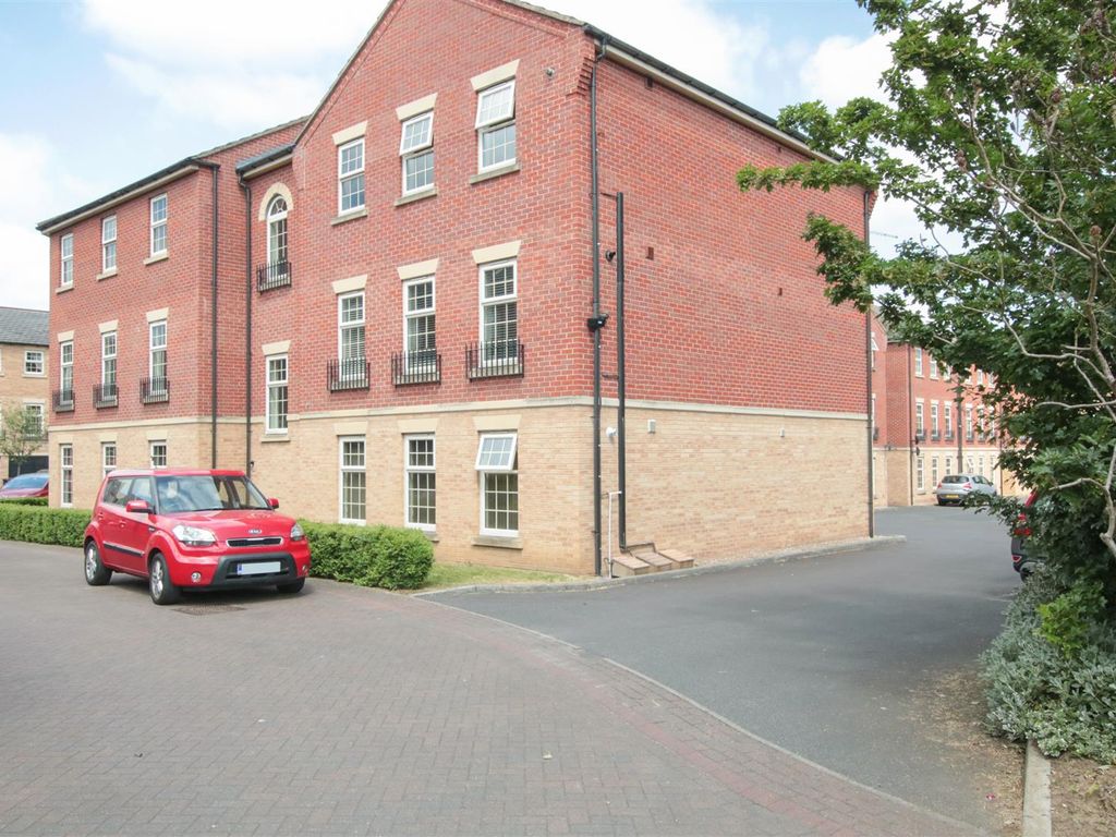 2 bed flat for sale in Farnley Road, Balby, Doncaster DN4, £110,000