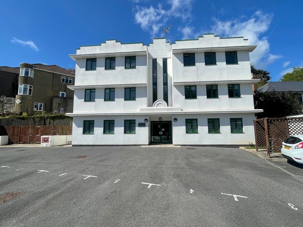 2 bed flat for sale in Babbacombe Road, Torquay TQ1, £165,000