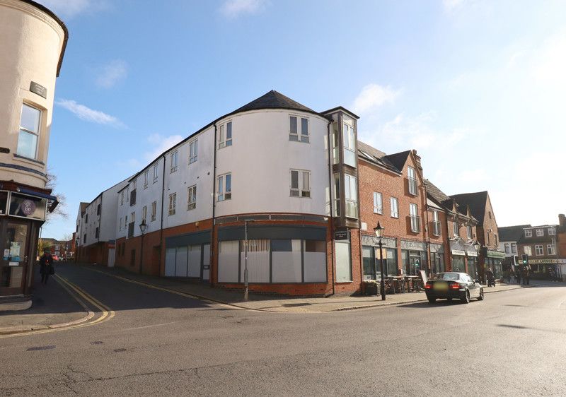2 bed flat for sale in Castle Point, Hinckley, Leicestershire LE10, £129,500