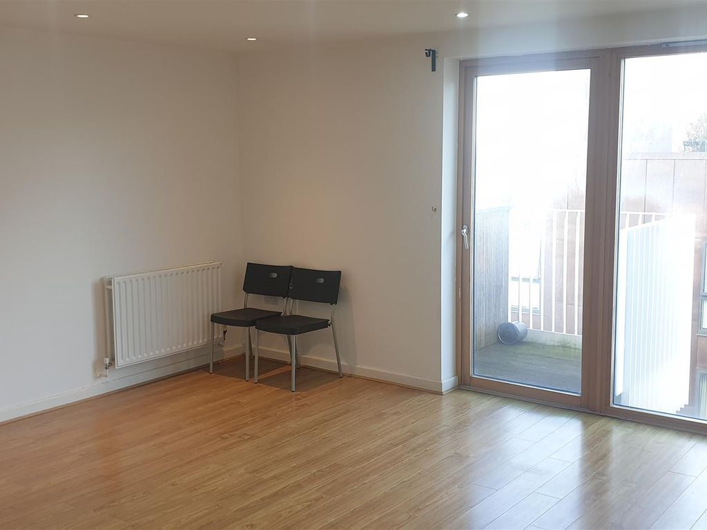 1 bed flat for sale in Axe Street, Barking IG11, £165,000