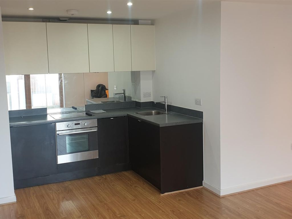1 bed flat for sale in Axe Street, Barking IG11, £165,000