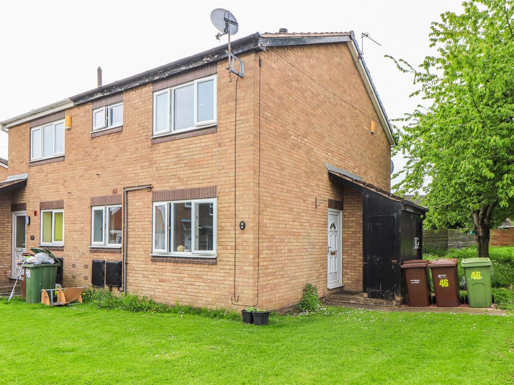 1 bed property for sale in Barnstone Vale, Wakefield WF1, £105,000
