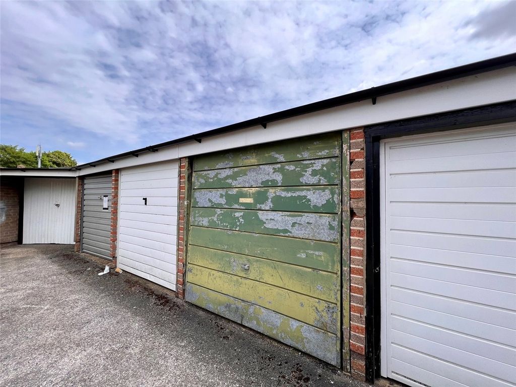 Parking/garage for sale in South Bank, Surbiton KT6, £25,000