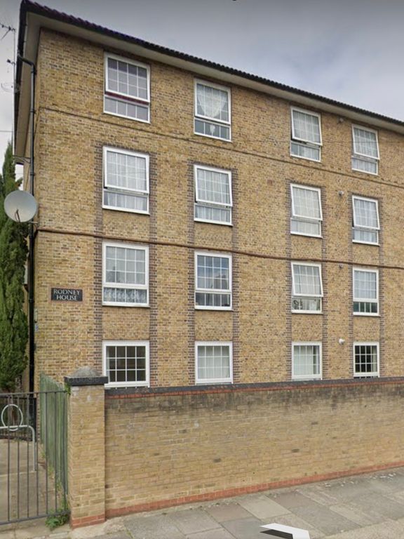 Studio for sale in Cahir Street, London E14, £295,000