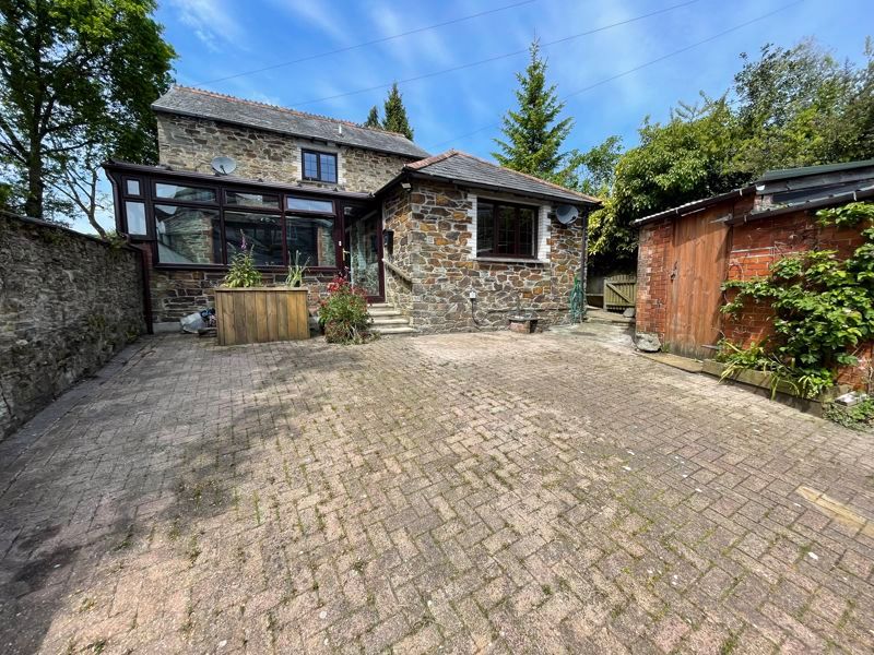 2 bed property for sale in Victoria, Lostwithiel PL22, £335,000