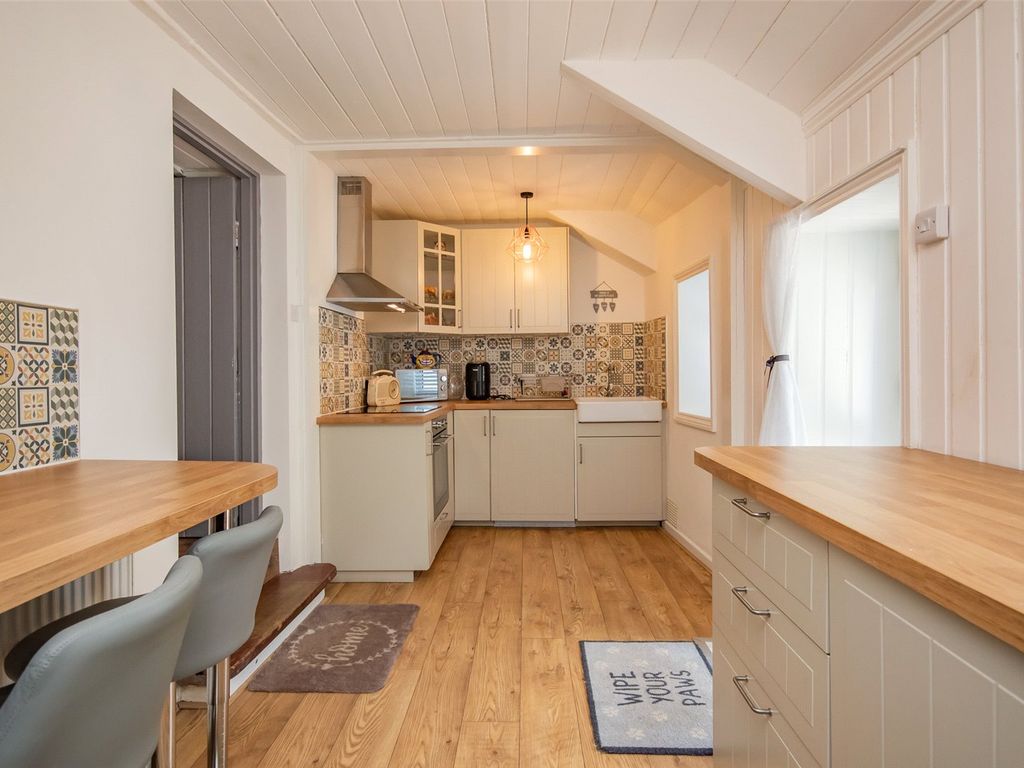 2 bed detached house for sale in Llanybydder, Llanybydder SA40, £190,000