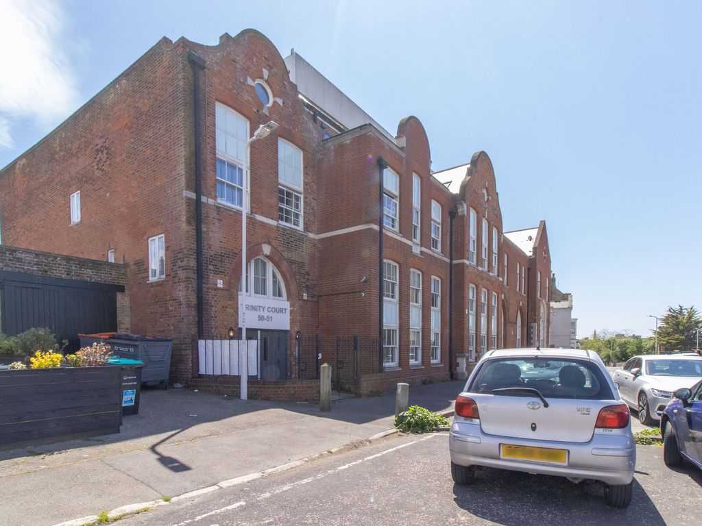 2 bed flat for sale in Trinity Square, Margate CT9, £150,000