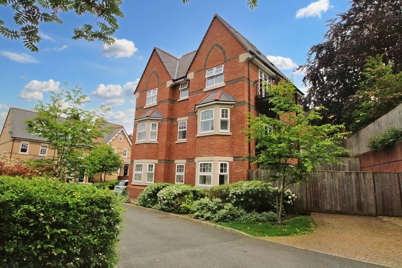 1 bed flat for sale in Fair Acre, High Wycombe HP13, £215,000