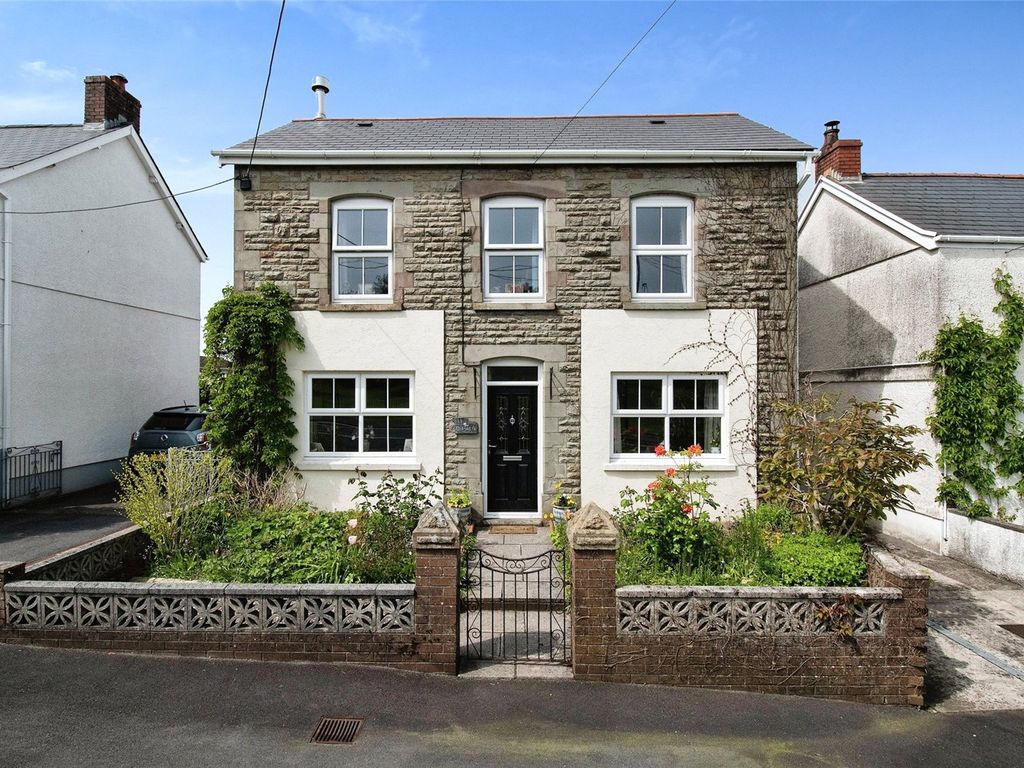 3 bed cottage for sale in Maesquarre Road, Betws, Ammanford, Carmarthenshire SA18, £280,000