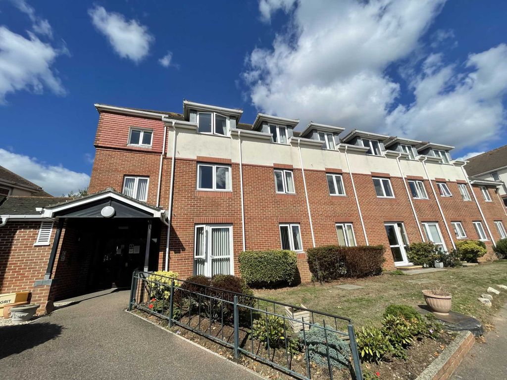 1 bed flat for sale in Orcombe Court, Exmouth EX8, £105,000