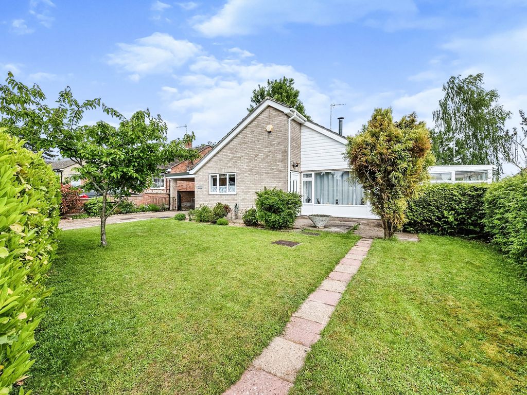 3 bed detached bungalow for sale in Monksgate, Thetford IP24, £300,000