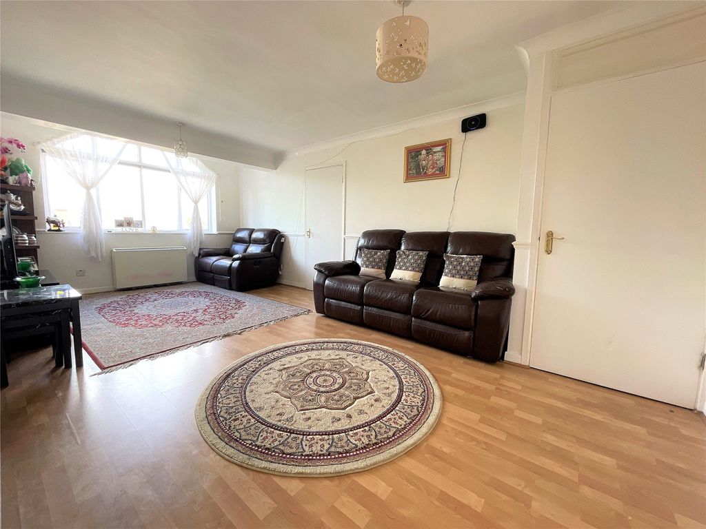 2 bed flat for sale in Wellesley Gate, East Station Road, Aldershot, Hampshire GU12, £200,000