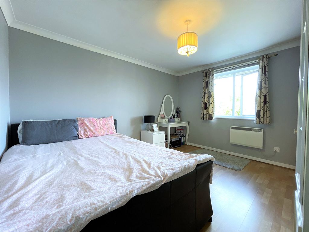 2 bed flat for sale in Wellesley Gate, East Station Road, Aldershot, Hampshire GU12, £200,000