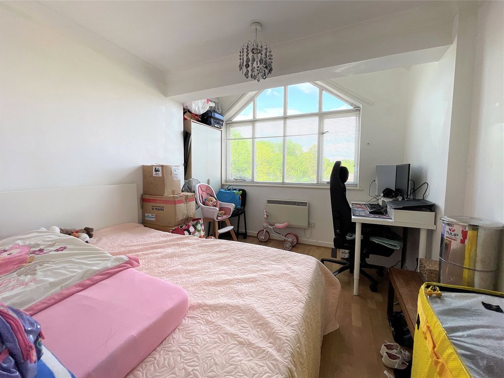 2 bed flat for sale in Wellesley Gate, East Station Road, Aldershot, Hampshire GU12, £200,000