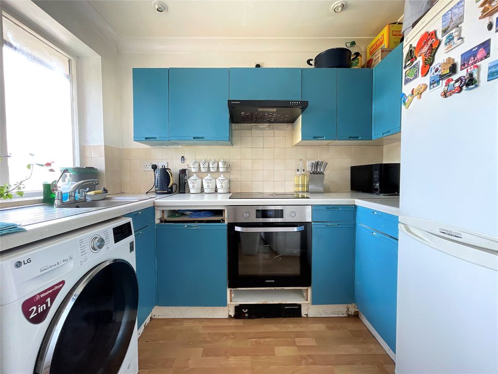 2 bed flat for sale in Wellesley Gate, East Station Road, Aldershot, Hampshire GU12, £200,000