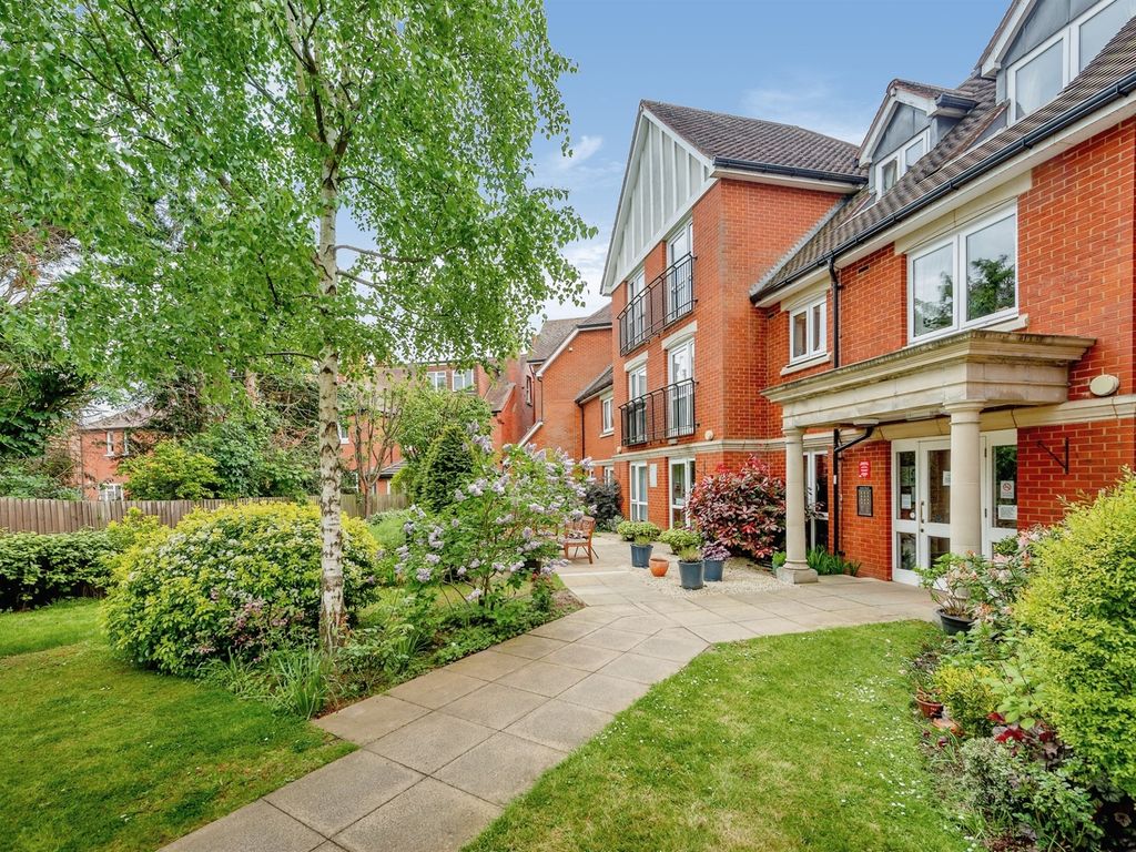 1 bed property for sale in Linkfield Lane, Redhill RH1, £175,000