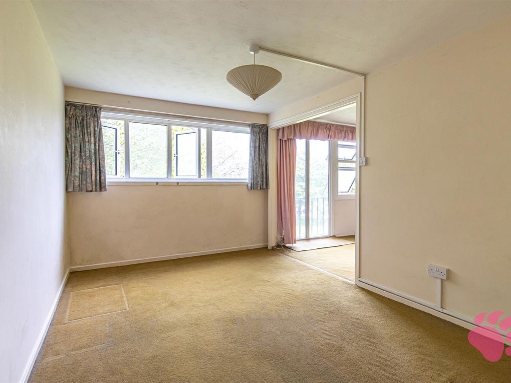 1 bed flat for sale in The Knares, Lee Chapel South SS16, £140,000