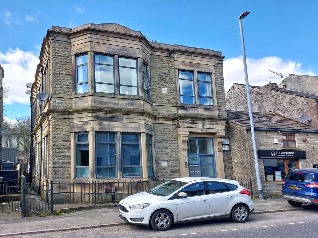 2 bed flat for sale in Burnley Road, Crawshawbooth, Rossendale BB4, £164,950
