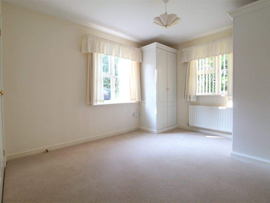 2 bed flat for sale in Alder Heights, Poole BH12, £170,000