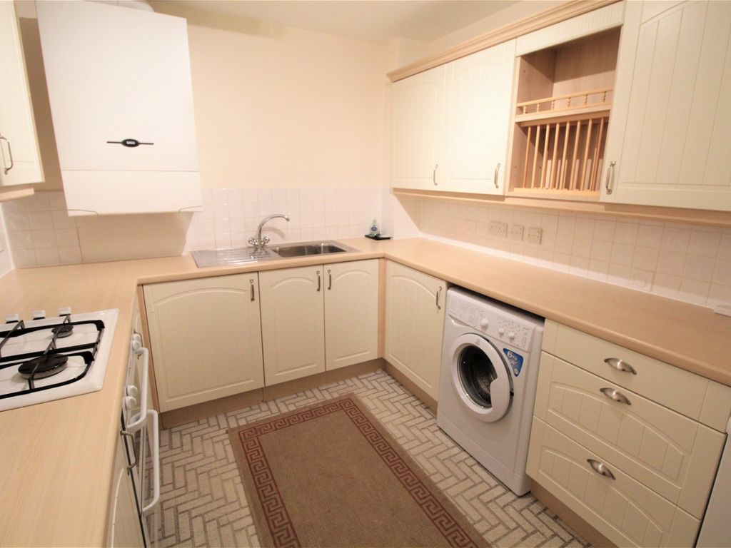 2 bed flat for sale in Alder Heights, Poole BH12, £170,000