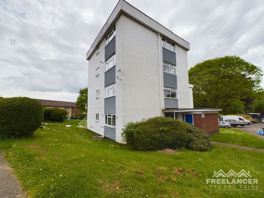 1 bed flat for sale in Croesyceiliog, Cwmbran NP44, £75,000