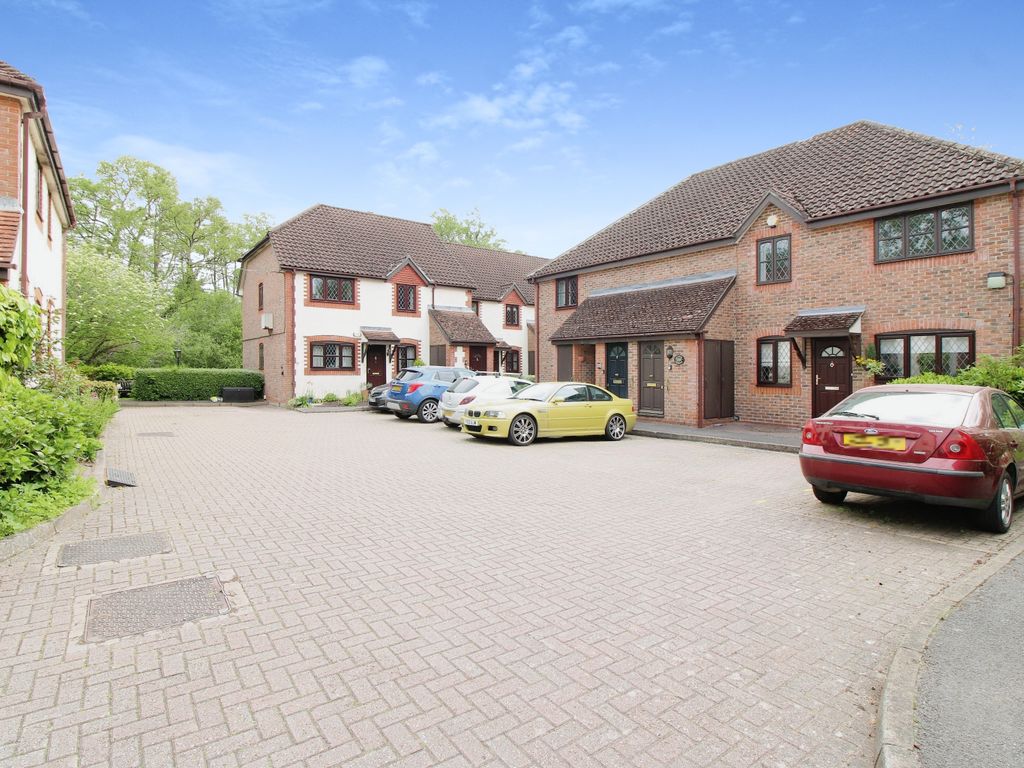 2 bed maisonette for sale in Spring Meadow, New Road, Midhurst, West Sussex GU29, £215,000