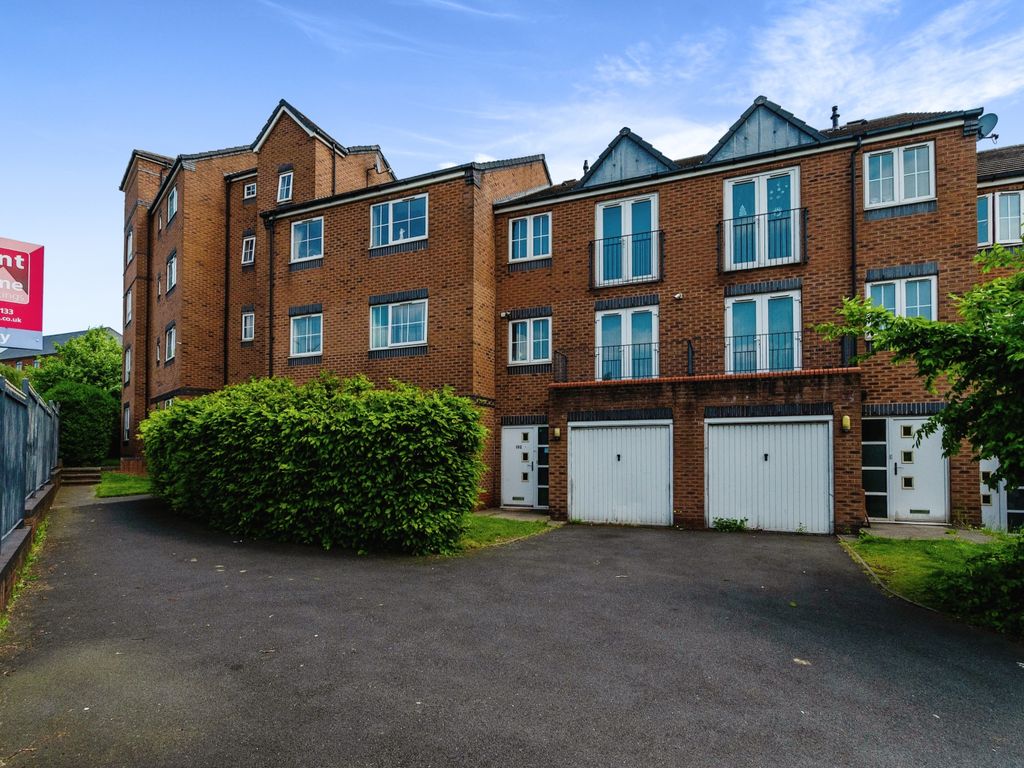2 bed flat for sale in Waterfront Way, Walsall WS2, £100,000