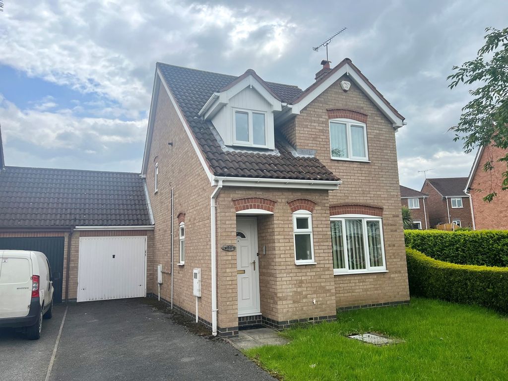 3 bed detached house for sale in Manor Grove, Worksop S80, £200,000