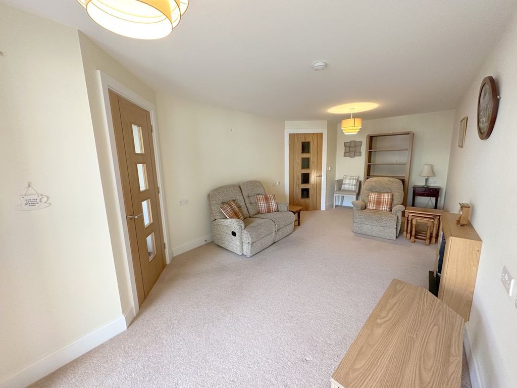 1 bed flat for sale in Churchfield Road, Poole BH15, £199,000