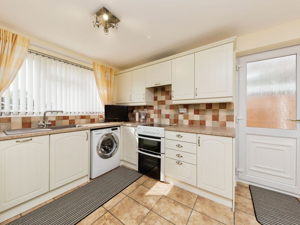 2 bed detached bungalow for sale in Coppice Drive, Telford TF6, £305,000