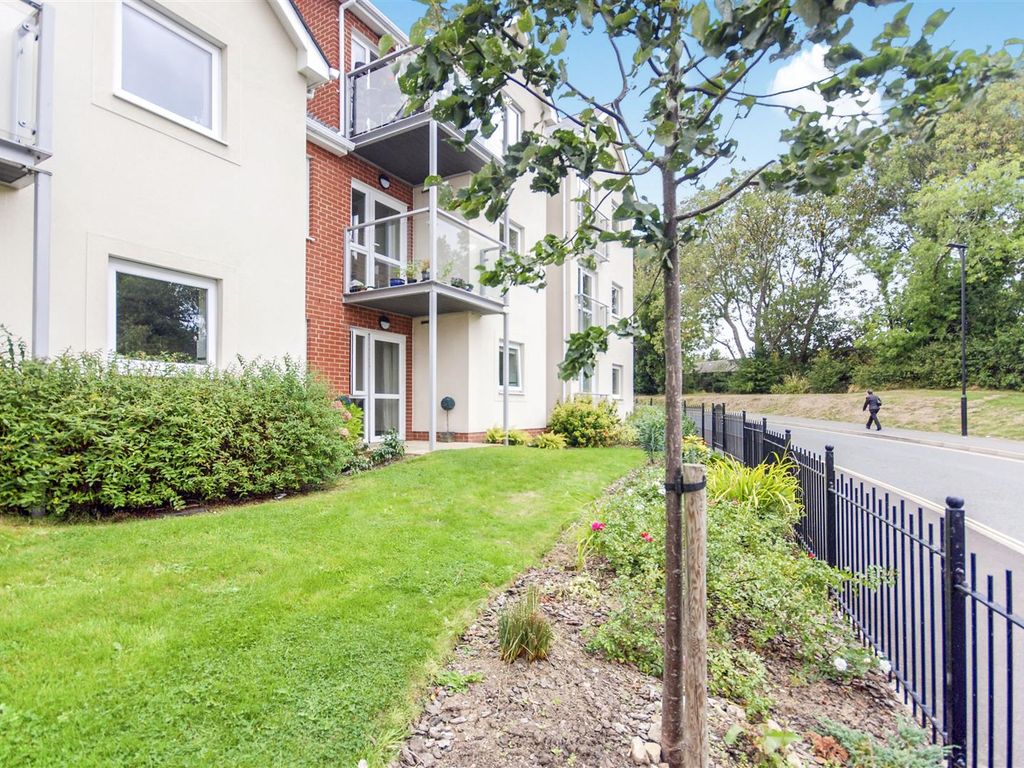 1 bed flat for sale in Somers Brook Court, Newport, Isle Of Wight PO30, £100,000