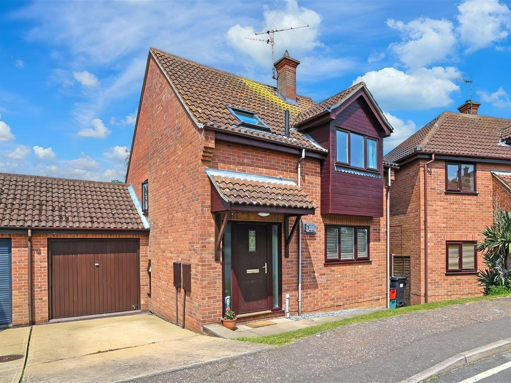 3 bed link-detached house for sale in Taylor Drive, Lawford, Manningtree CO11, £325,000
