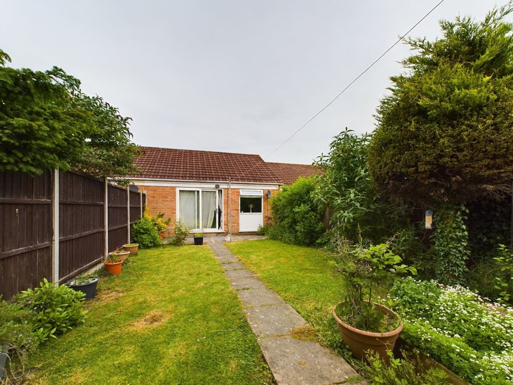 1 bed bungalow for sale in Darell Close, Quedgeley, Gloucester, Gloucestershire GL2, £160,000