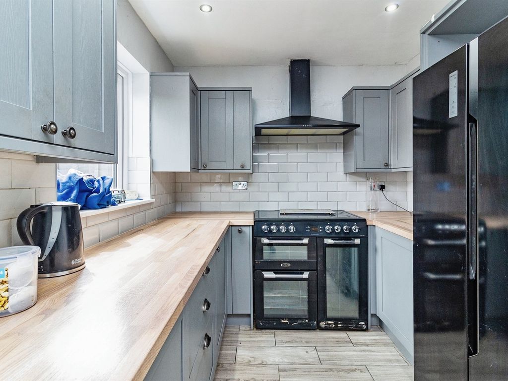 4 bed terraced house for sale in Gilders Mews, Neath Hill, Milton Keynes MK14, £300,000